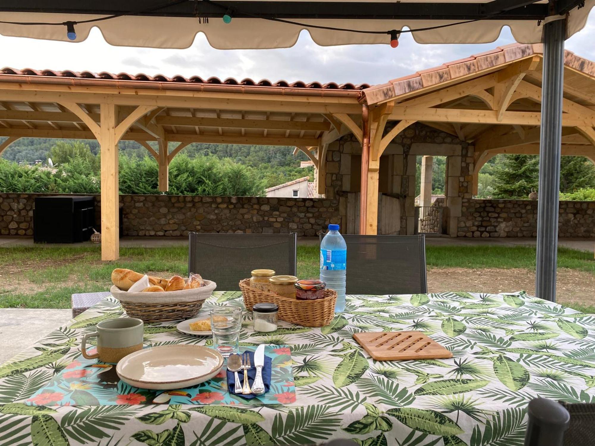 Domaine Les Buis Bed & Breakfast Saint-Fortunat-sur-Eyrieux Bagian luar foto